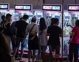 Why Is Everyone Obsessed with Claw Machines? (And How to Pick a Viral-Ready One)